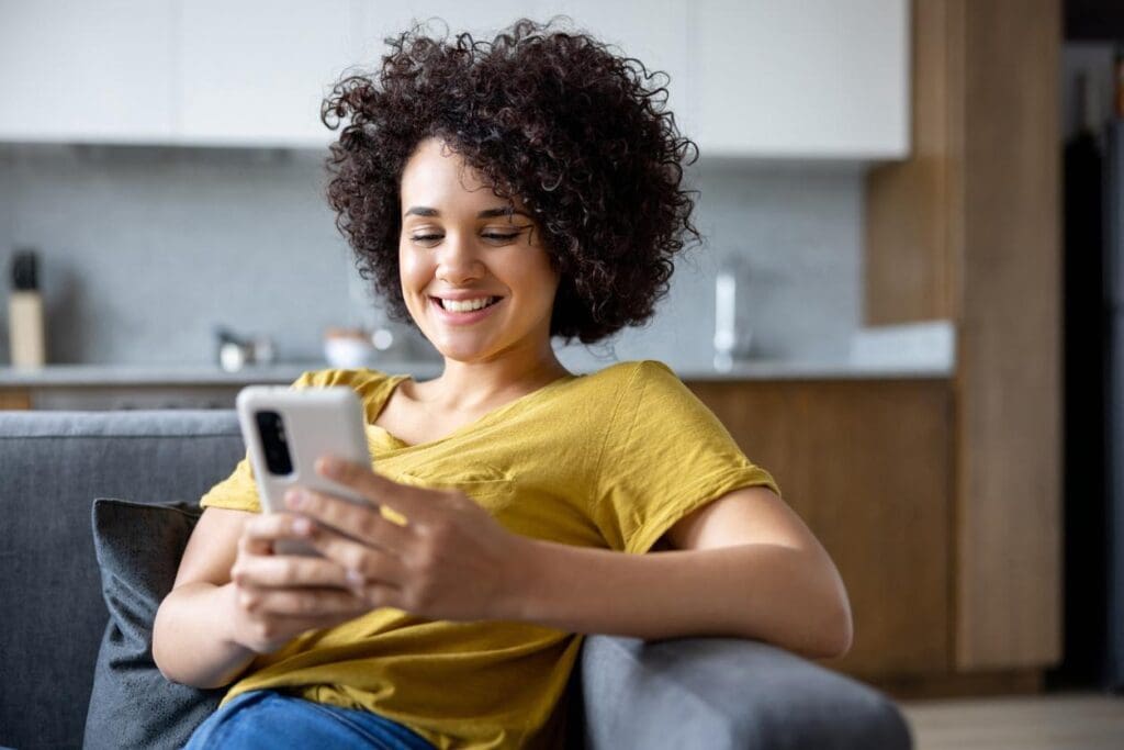 A homebuyer learns more about a property by chatting with a builder through a digital assistant.