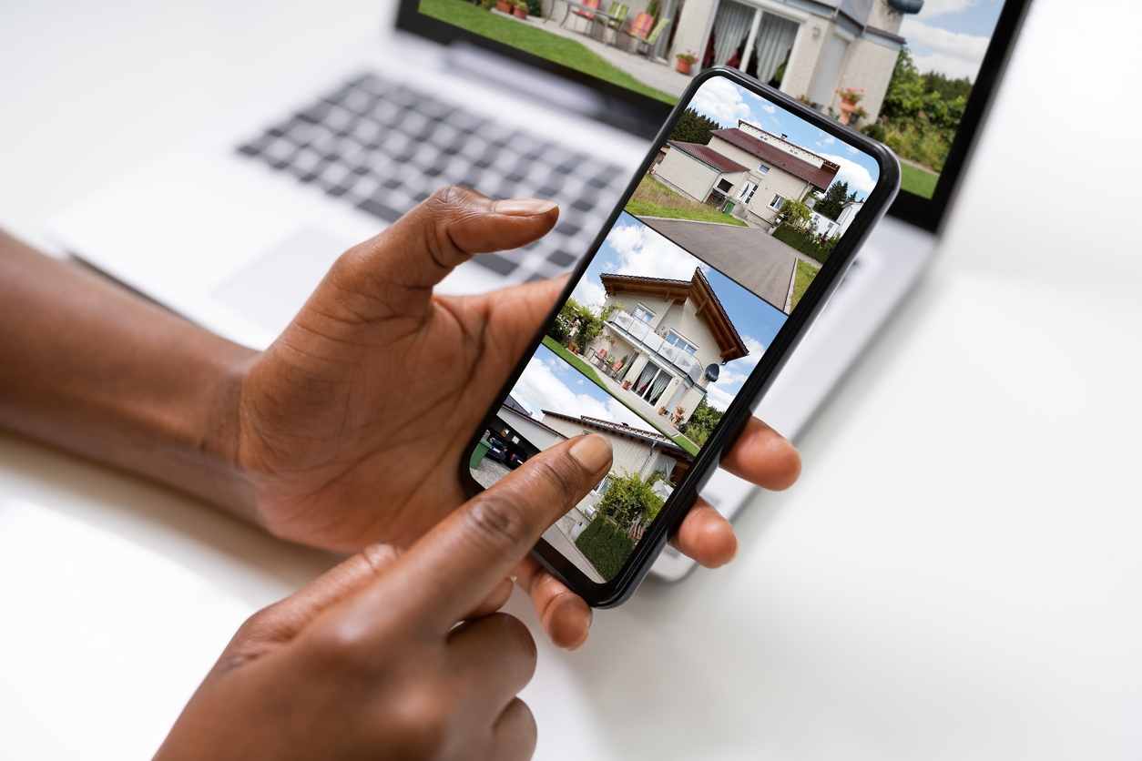 A homebuyer searches online for a house, and lead data is captured by AI marketing tools.