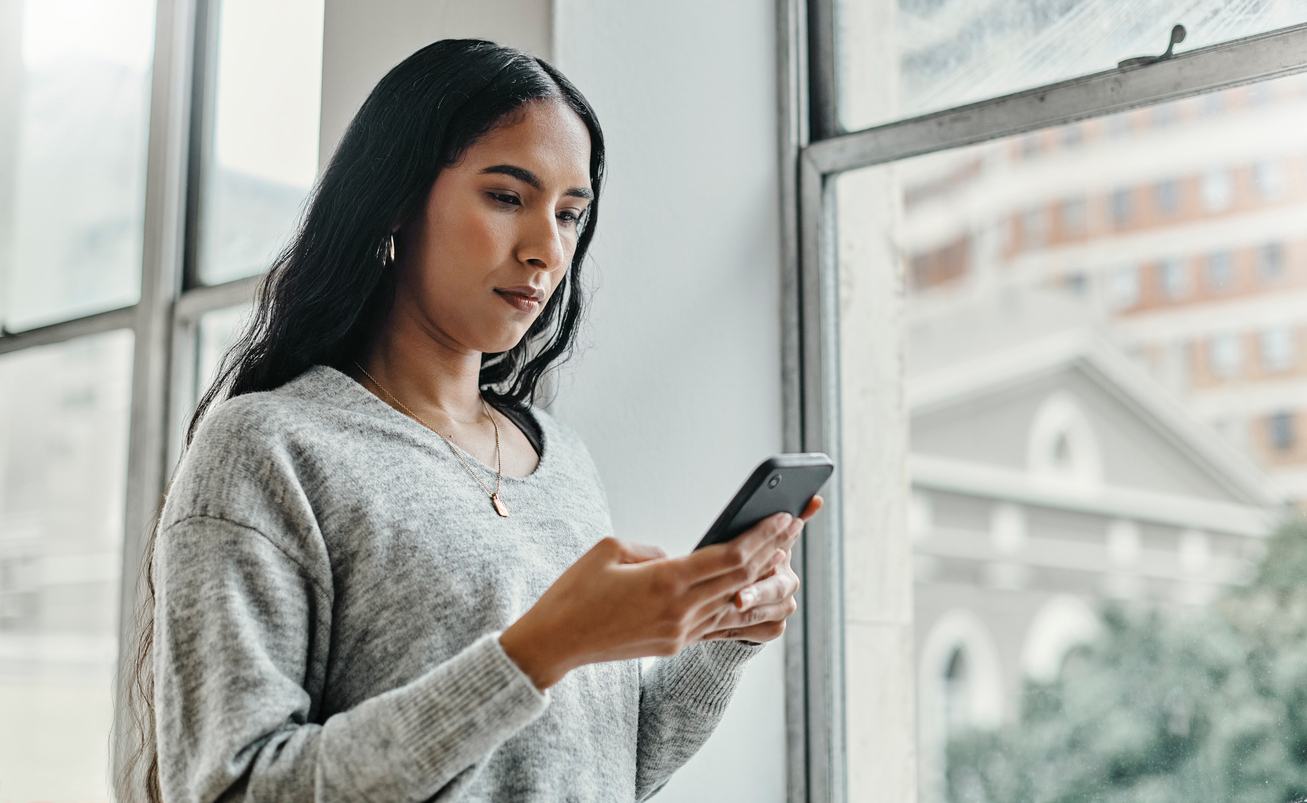 Woman gets personalized message on her phone, generated through AI intent-based automation.
