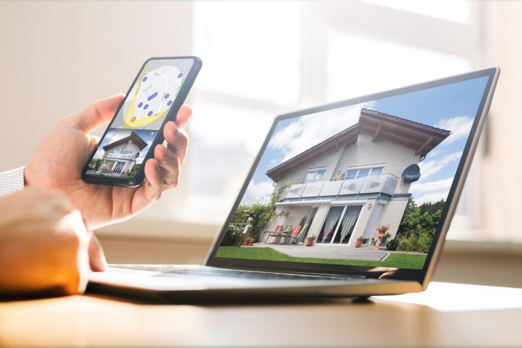 A lead looks for home builders online, showing why contractors need an effective lead qualification strategy.
