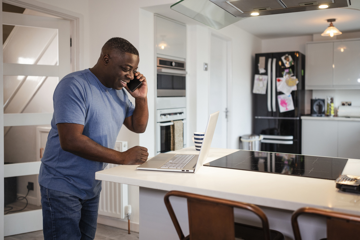 A happy customer on the phone with customer support had a very short response time. 