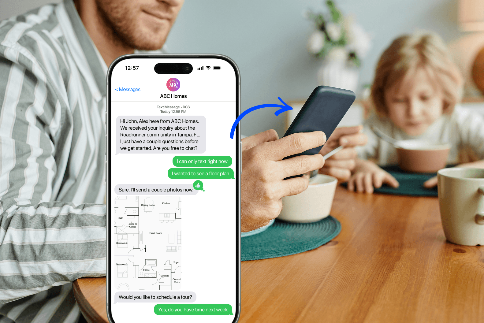 Man reading an incoming RCS text conversation from a business