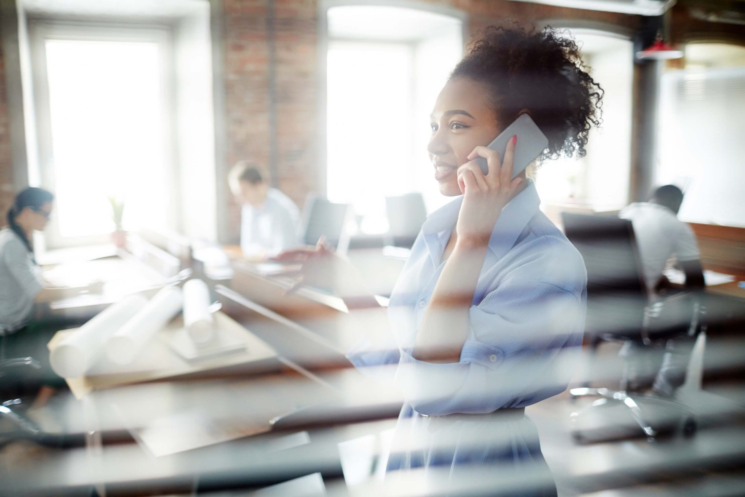 Woman engages with enterprise AI agent over the phone