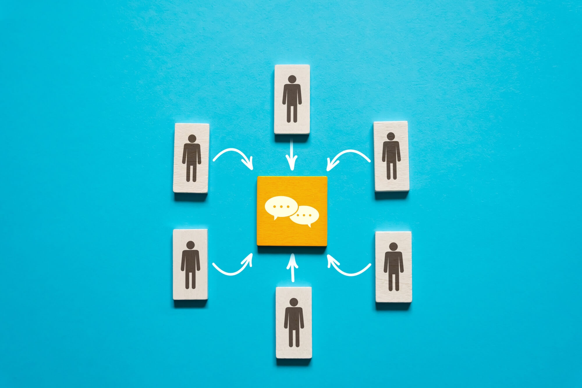People and message icons, representing lead response