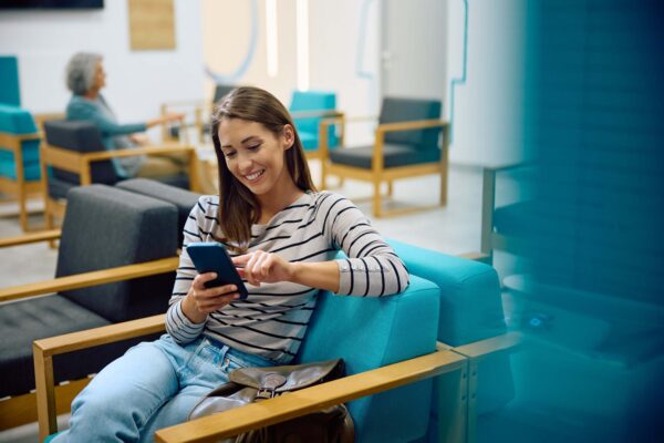 Woman arrives at healthcare appointment after using SMS