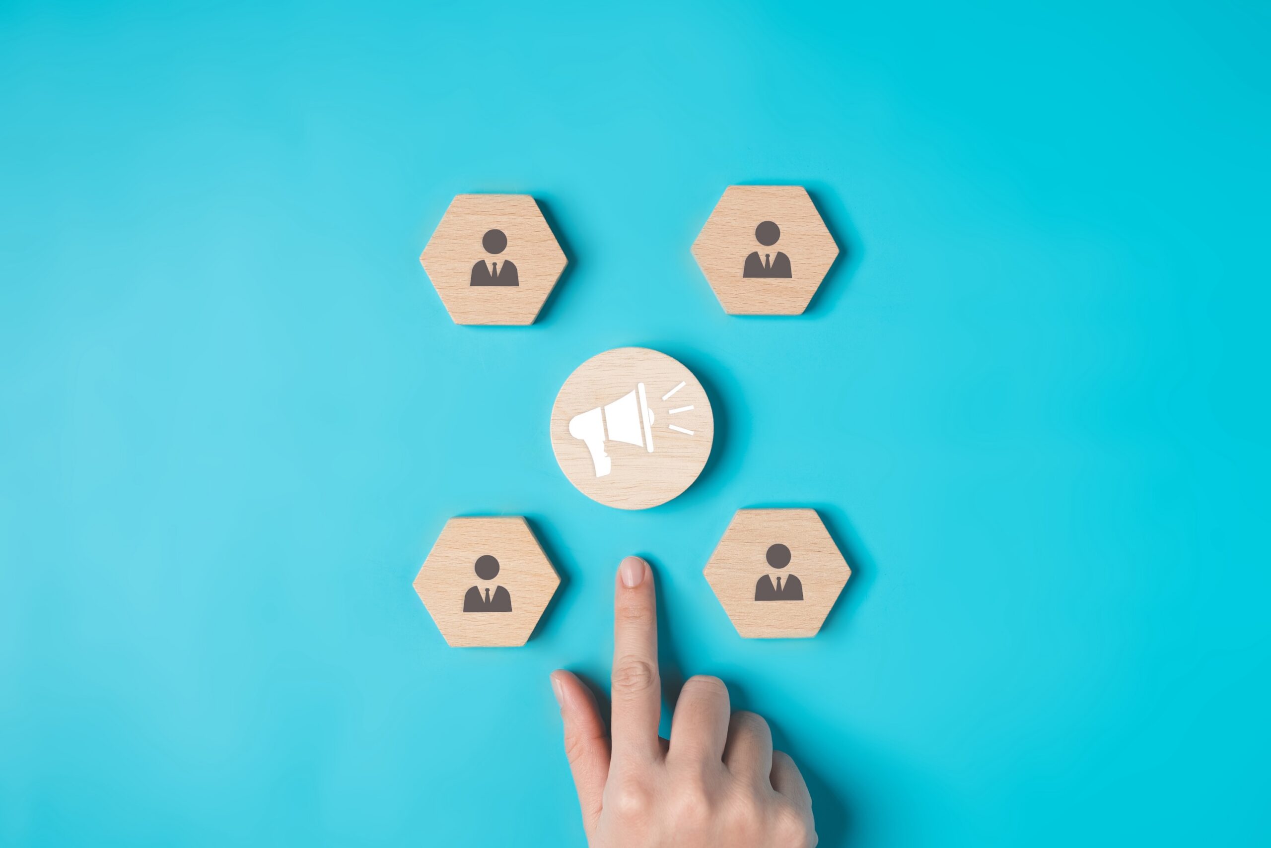 Icons symbolizing franchise lead generation and engagement